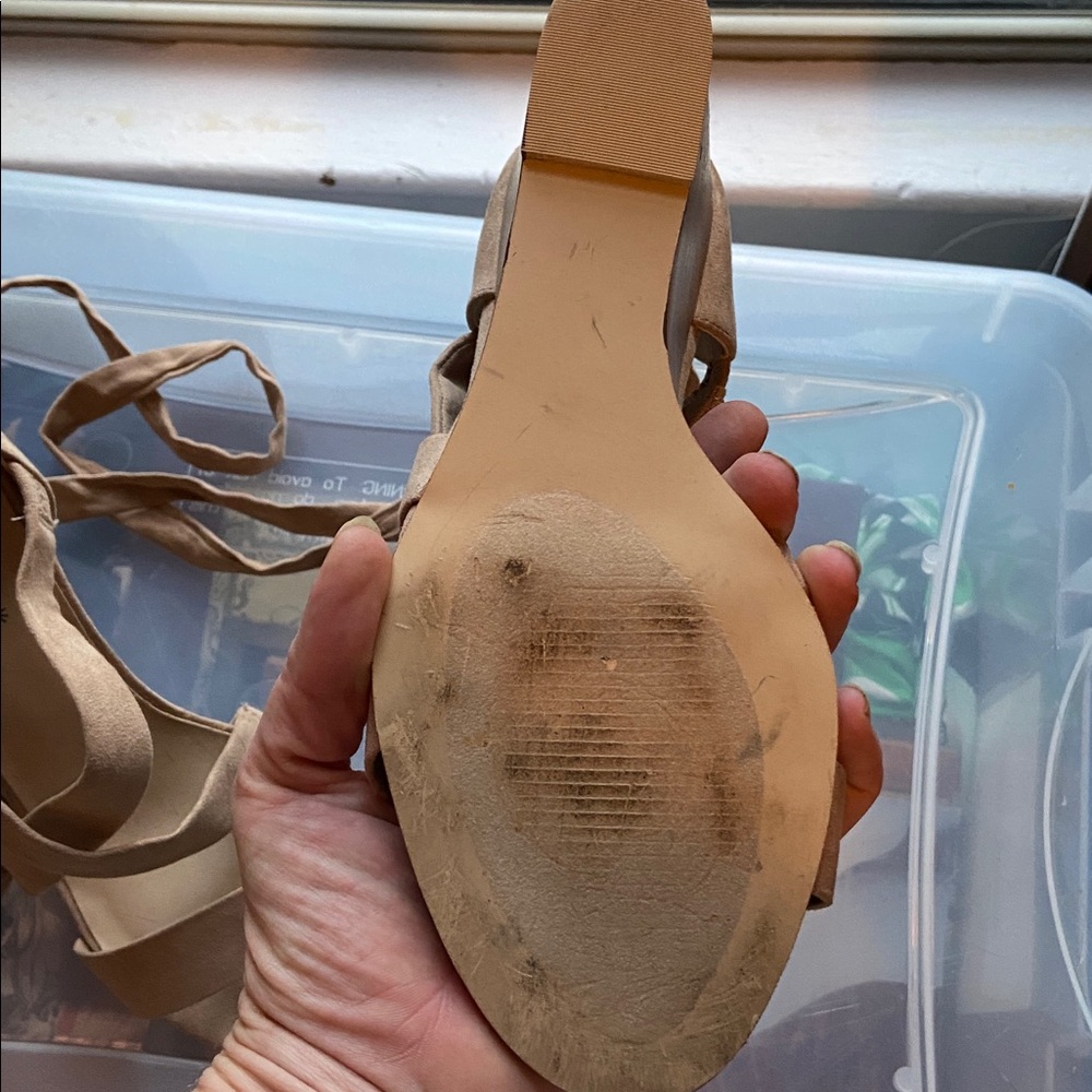 Cute wedge wrap arounds - Picture 6 of 7